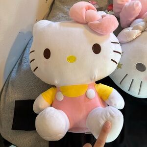 Hello kitty plushie